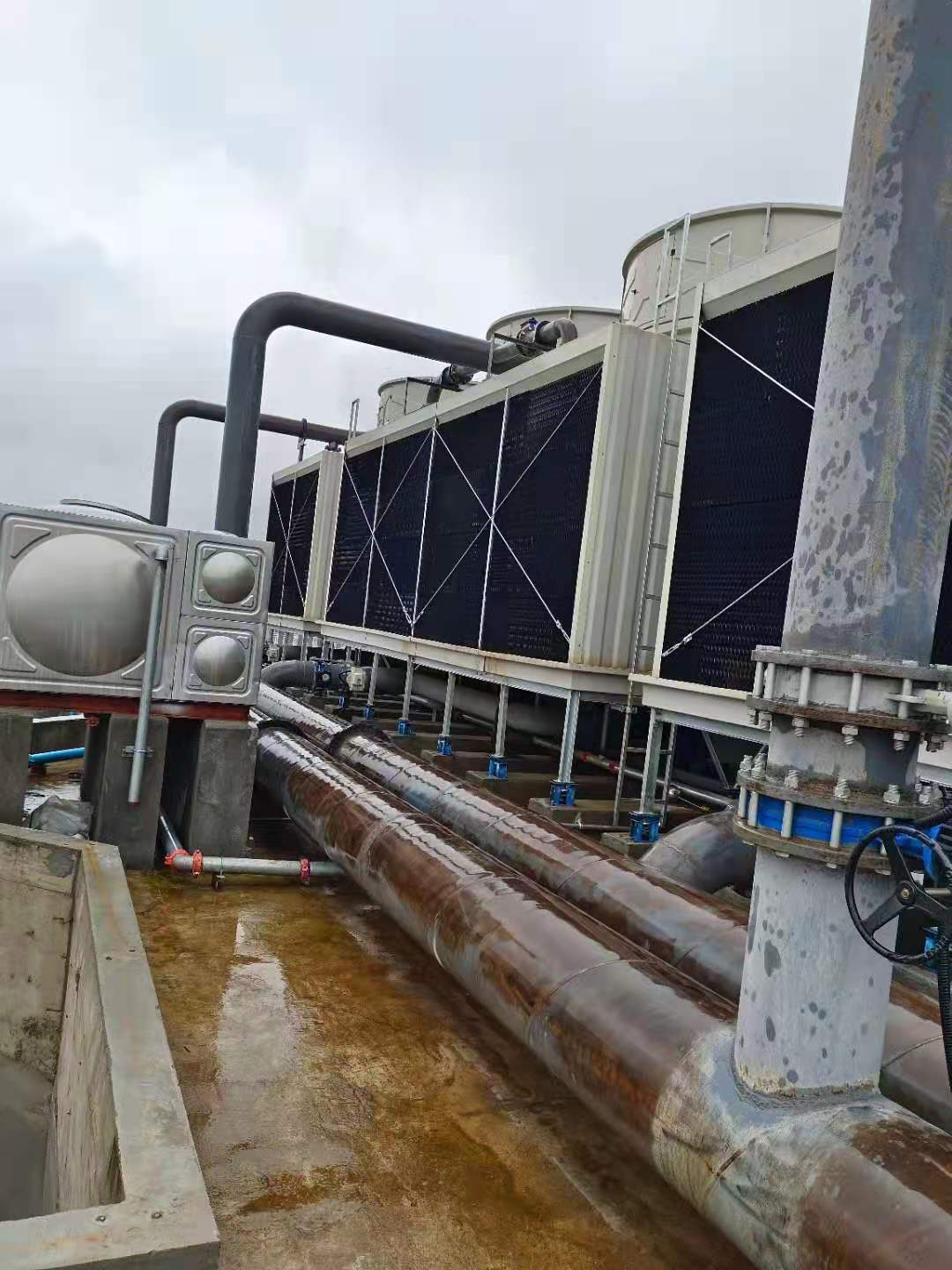 中央空调主机管道系统在问题与原因-冷却塔布水器-冷凝器清洗